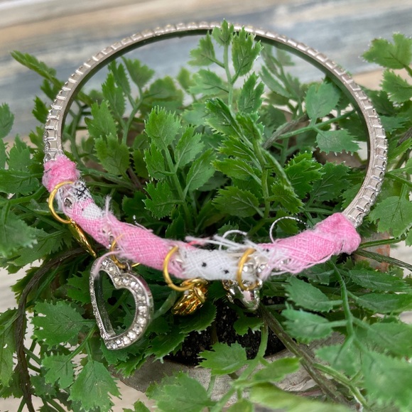 ⭐️Adorned Crown rhinestone bangle heart charm - Picture 2 of 9